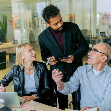 Gespräch zwischen Azubi und Ausbildern
